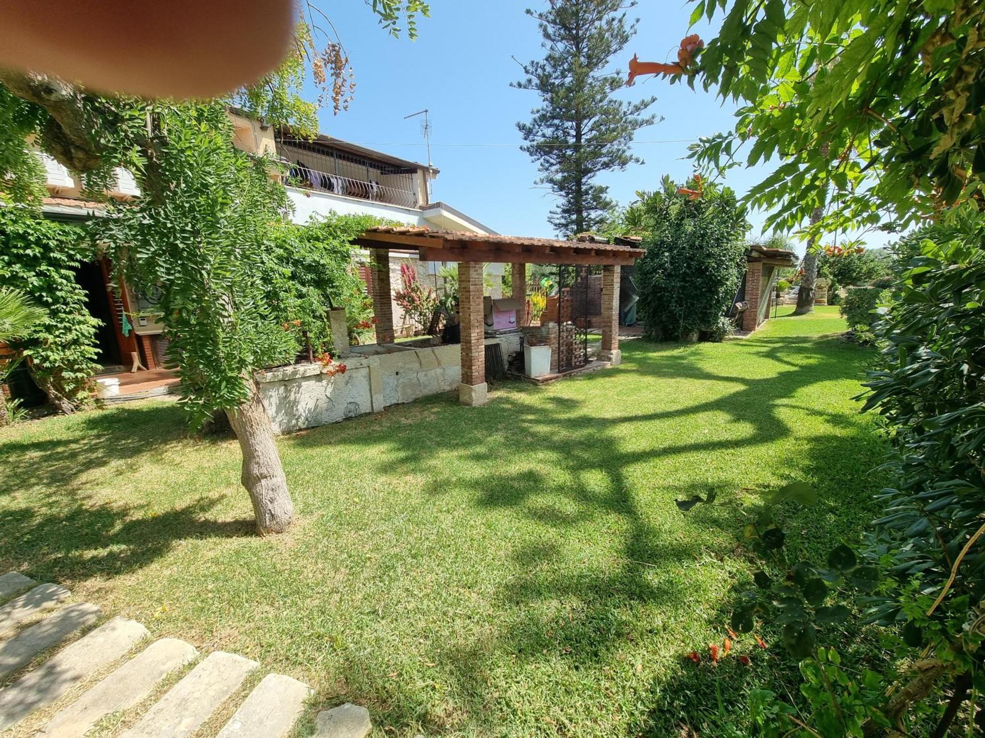 Asparano Ognina Buitenkant foto
